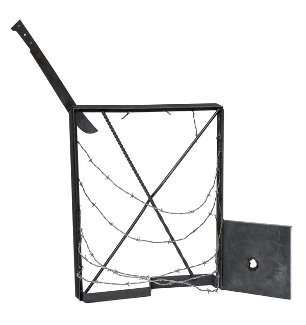 Melvin Edwards, Ventana a Isla Negra, 1973, welded steel and barbed wire, 44.4h x 48w x 20d in (112.78h x 121.92w x 50.8d cm) Melvin Edwards