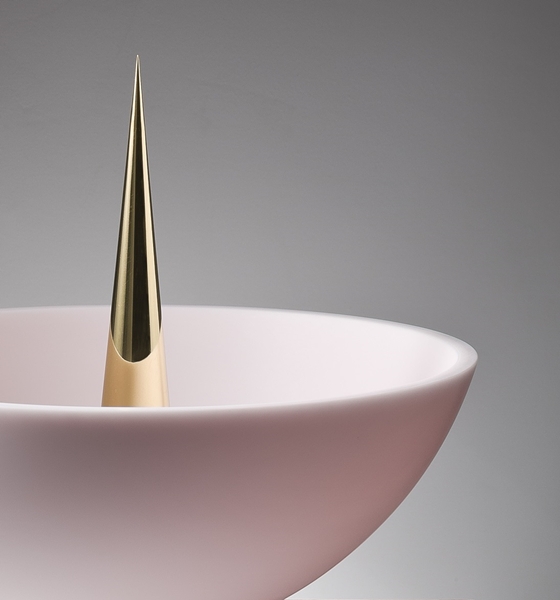Ludovico Bomben, Acquasantiera, 2015, corian e ottone, cm 40x32x32
Ph Marco Diodà`
Opera prodotta in collaborazione con l’azienda THEKE Ludovico Bomben