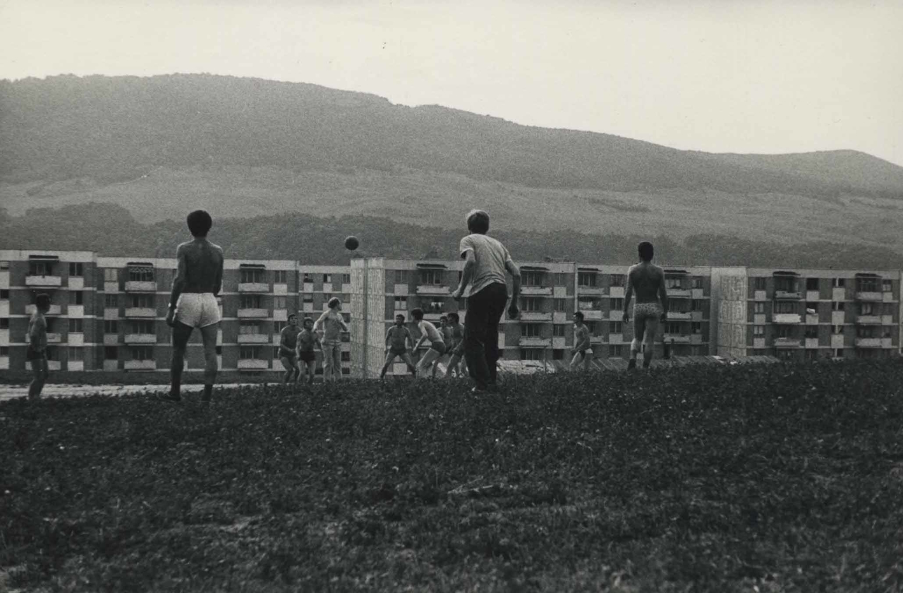 Ion Grigorescu, Afternoon in Piatra Neamț, 1976, vintage silver print, 32.5 x 38.5 cm (framed).
Ion Grigorescu