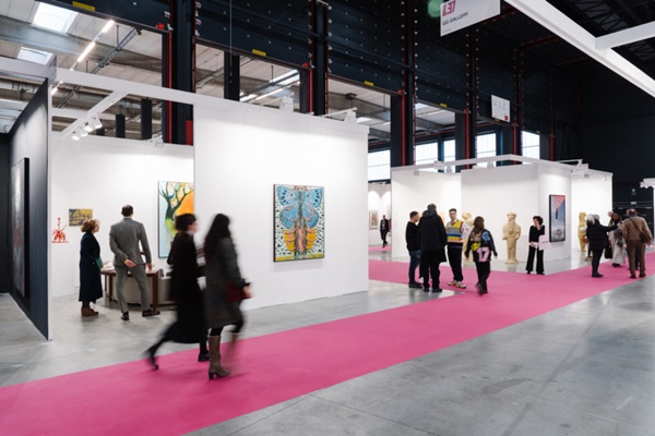 click to enlarge- double click to reduce 67 galleries at Art Antwerp 2023 BELGIUM - 14 > 17 December, 2023 @artantwerpfair