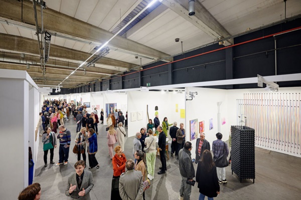 click to enlarge- double click to reduce 65 galleries at Art Antwerp 2024 BELGIUM - 12 > 15 December, 2024 @artantwerpfair