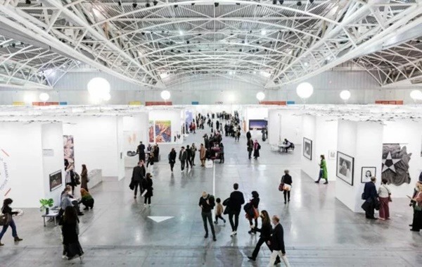 click to enlarge- double click to reduce 185 galleries at Artissima 2022, Turin ITALY - 4 > 6 November @ArtissimaFair