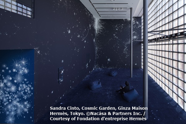 Sandra Cinto, Cosmic Garden, Ginza Maison 
Hermès, Tokyo. ©Nacása & Partners Inc. / 
Courtesy of Fondation d'entreprise Hermès