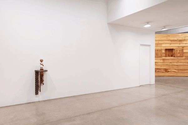Haim Steinbach: 1991—1993, Tanya Bonakdar Gallery, New York, 2021; Photo: Pierre Le Hors
