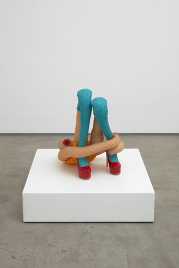 Sarah Lucas, GLASS CEILING, 2020 tights, wire, wool, shoes, acrylic paint 61 x 42 x 50 cm