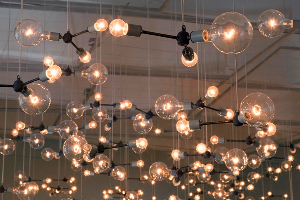SPENCER FINCH, Cloud (H2O), 2006, Light fixtures and LED light bulbs. Dimensions variable. Detail.