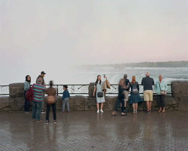 click to enlarge- double click to reduce Alec Soth,Niagara Falls, Ontario, 2019