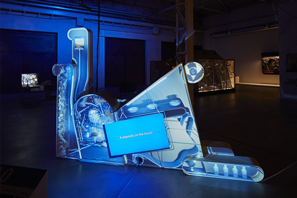 Neïl Beloufa : Digital Mourning