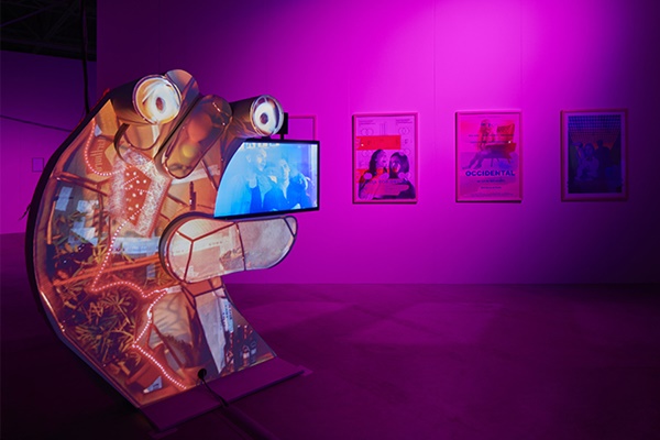 Neïl Beloufa : Digital Mourning