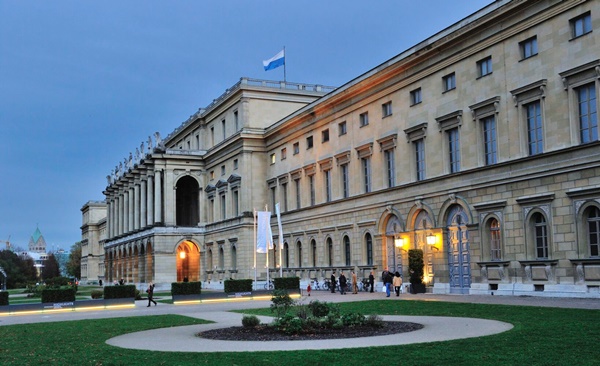 click to enlarge- double click to reduce 60 galleries at HIGHLIGHTS Internationale Kunstmesse 2024, München GERMANY - 17 > 20 October, 2024 @highlights_fair