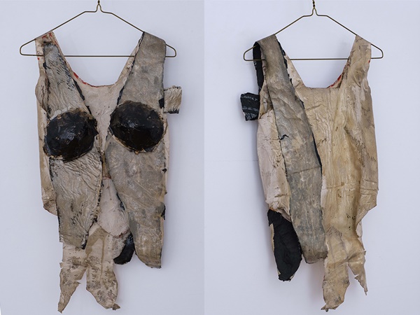 
Anca Benera &
Arnold Estefan 
Artist duo
b. 1977 & 1978, Romania.