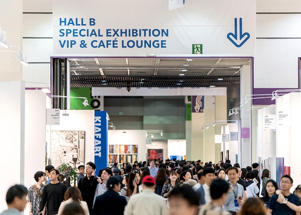 click to enlarge- double click to reduce KIAF ART SEOUL 2021 SOUTH KOREA