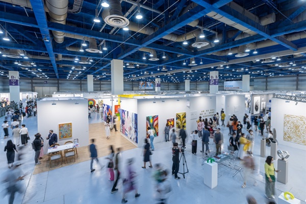 click to enlarge- double click to reduce KIAF ART SEOUL 2024 SOUTH KOREA