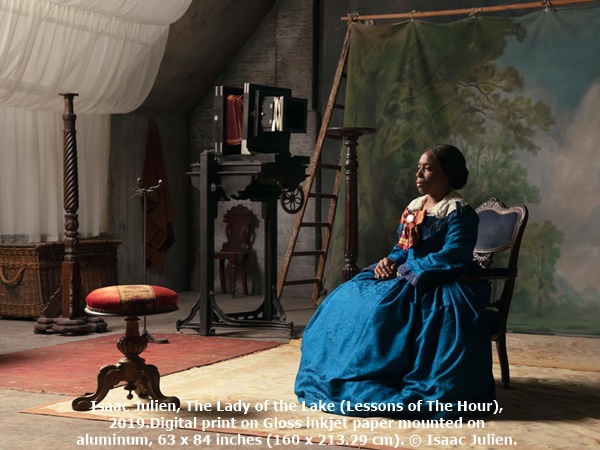 click to enlarge- double click to reduce Isaac Julien, The Lady of the Lake (Lessons of The Hour), 2019.
Digital print on Gloss inkjet paper mounted on aluminum, 63 x 84 inches (160 x 213.29 cm). © Isaac Julien.