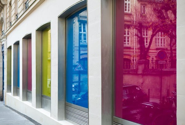 click to enlarge- double click to reduce Daniel Buren, Philippe Parreno : Simultanément travaux in situ et en mouvement