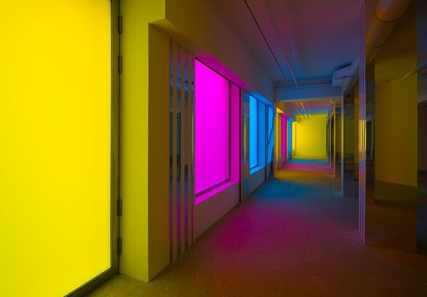 click to enlarge- double click to reduce Daniel Buren, Philippe Parreno : Simultanément travaux in situ et en mouvement