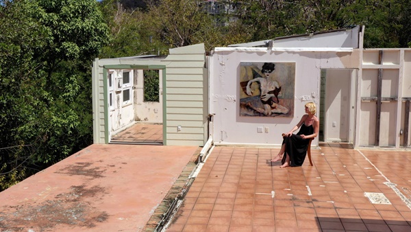 click to enlarge- double click to reduce Installation at modern home ravaged by recent hurricanes. Photo credit: Steve Simonsen