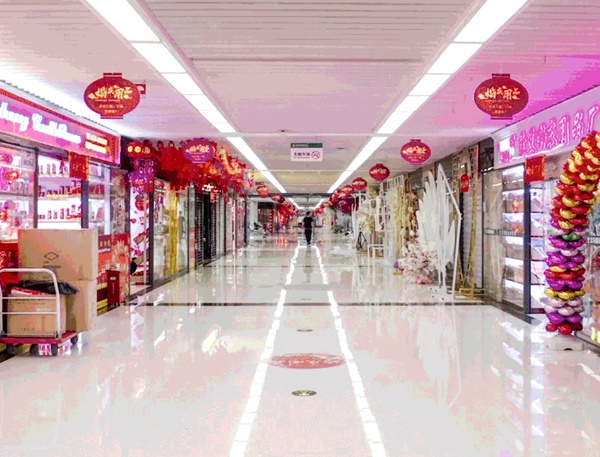 click to enlarge- double click to reduce Shuang LI
I Want to Sleep More but by Your Side, 2019
Video (color, sound)
Duration: 25 minutes 26 seconds