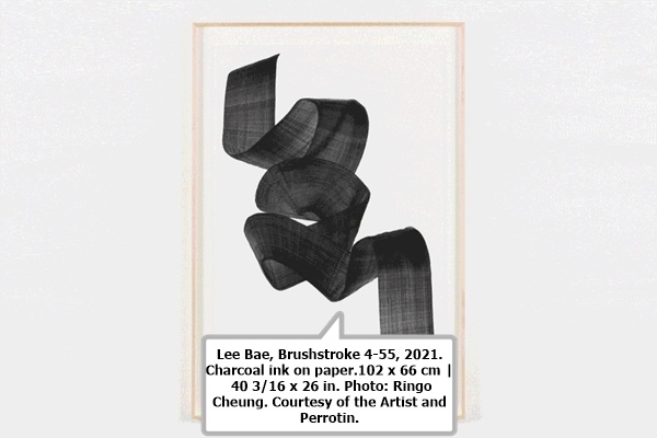 Lee Bae, Brushstroke 4-55, 2021.Charcoal ink on paper.102 x 66 cm | 40 3/16 x 26 in. Photo: Ringo Cheung. Courtesy of the Artist and Perrotin.