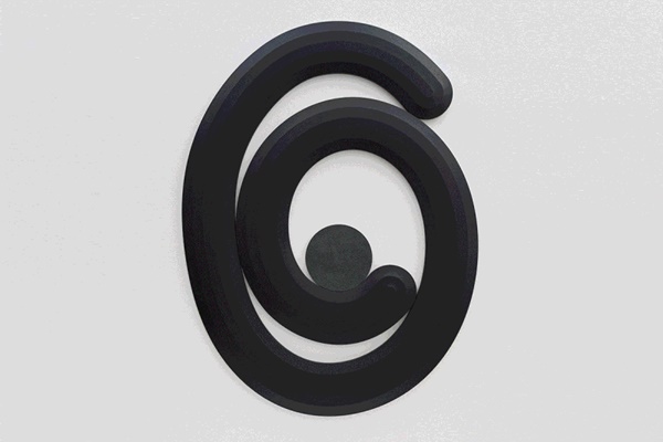 Jean-Michel Othoniel, Gold Necklace, 2018. Courtesy Perrotin / Jean-Michel Othoniel / ADAGP, Paris & ARS, New York, 2021.