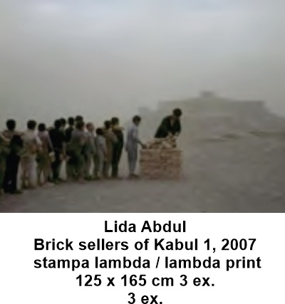 Lida Abdul
Brick sellers of Kabul 1, 2007
stampa lambda / lambda print
125 x 165 cm
3 ex.