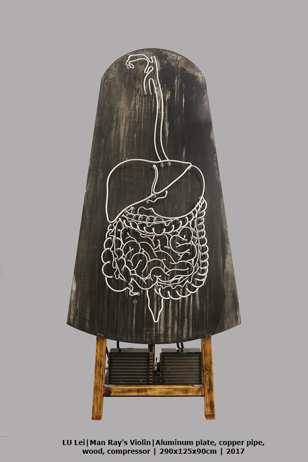 click to enlarge- double click to reduce LU Lei|Man Ray's Violin|Aluminum plate, copper pipe,
wood, compressor | 290x125x90cm | 2017