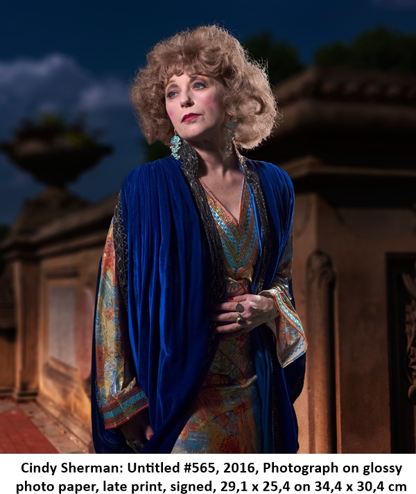Cindy Sherman: Untitled #565, 2016, Photograph on glossy photo paper, late print, signed, 29,1 x 25,4 on 34,4 x 30,4 cm