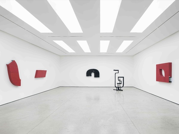 click to enlarge- double click to reduce Virginia Overton, installation view © Virginia Overton. Photo © White Cube (Theo Christelis)