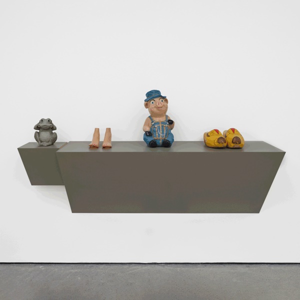 Haim Steinbach : tin drum 